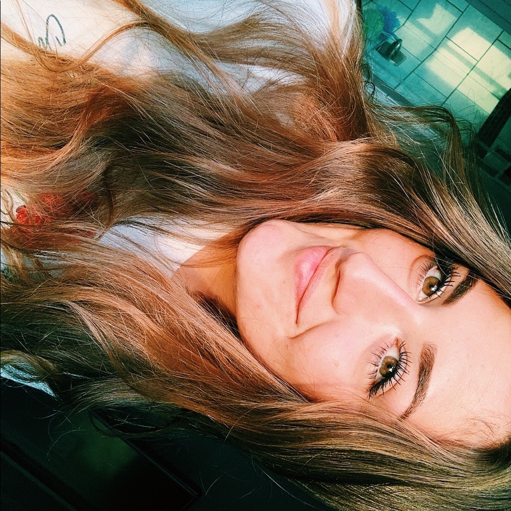 Meet your Posher, Alexis